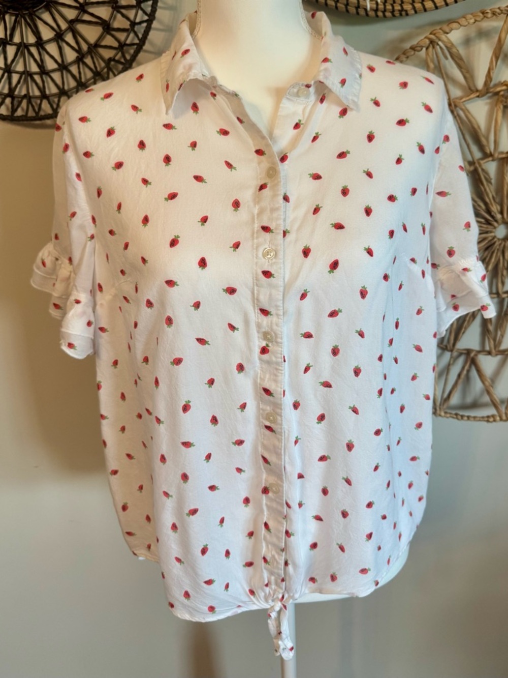 crown & ivy White Button-Down Shirt with Red Strawberry Print Size M